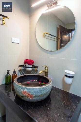 View Lotte Ba Dinh+natural balcony studio near West lake