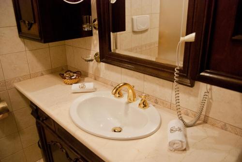 Hotel Casa Capsa - image 8