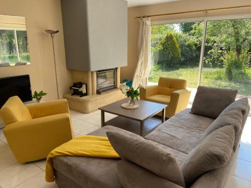 Maison de vacances dans un écrin de verdure.... gîte à louer Bois de la Montagne d'Arès