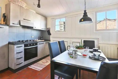 Massimiliano apartment in center with AC