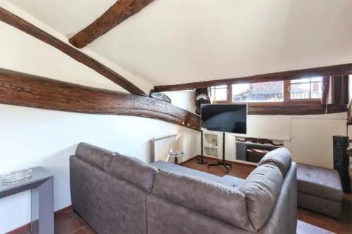 Massimiliano apartment in center with AC