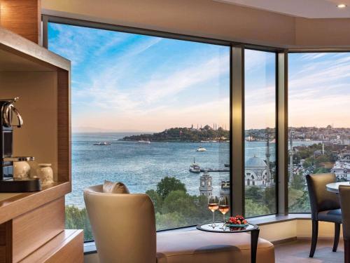 Deluxe Suite with Bosphorus View