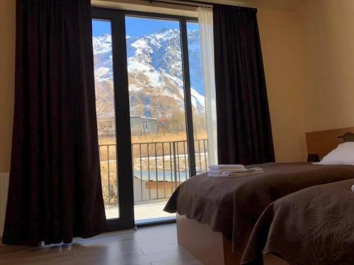 Twin Room with Mountain View