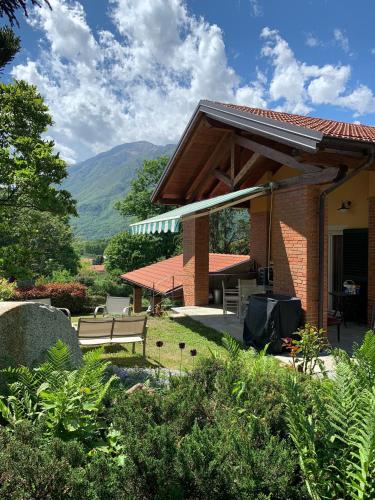 The comfortable house with big pool in the center of Mergozzo