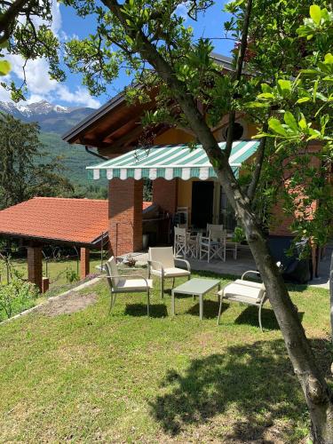 The comfortable house with big pool in the center of Mergozzo