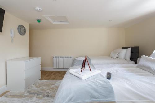 One-Bedroom Standard Apartment image 9