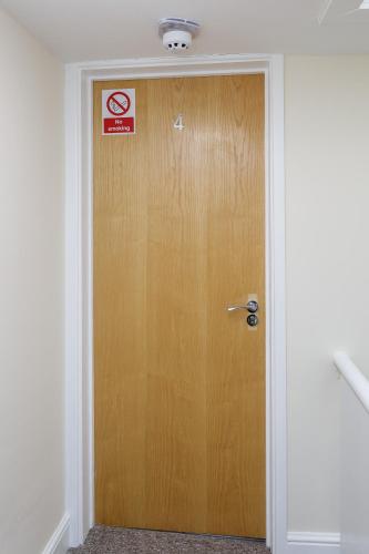 One-Bedroom Standard Apartment image 1