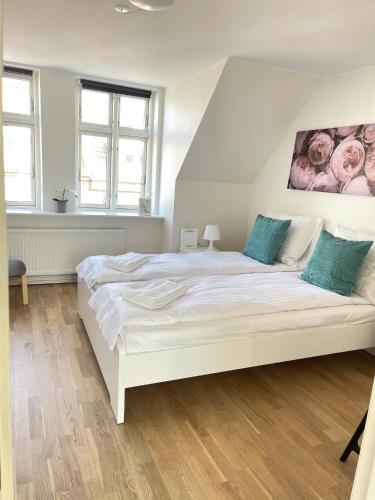 F11 3s tv with balcony