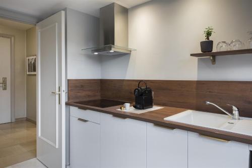 Warwick Reine Astrid - Lyon - image 6