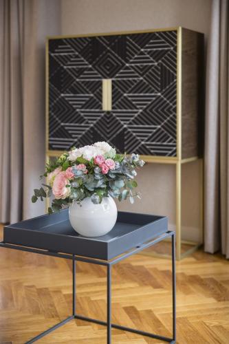 Warwick Reine Astrid - Lyon - image 7