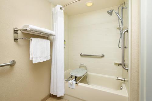 King Room - Disability Access Tub/ Non-Smoking