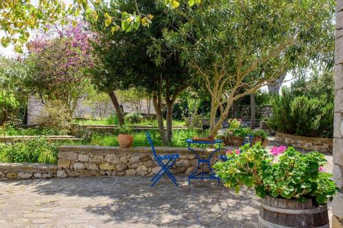 Splendid stone house with vineyard close to Pylos