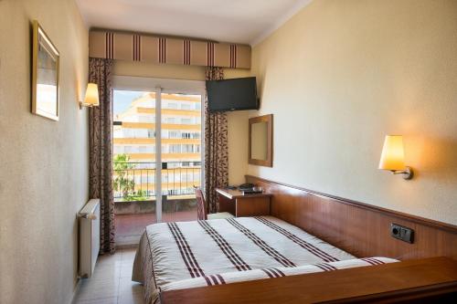 Economy Single Room with Lateral Sea Views & Spa Access (2 adults)