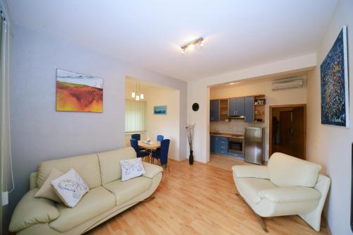 One-Bedroom Apartment with Balcony