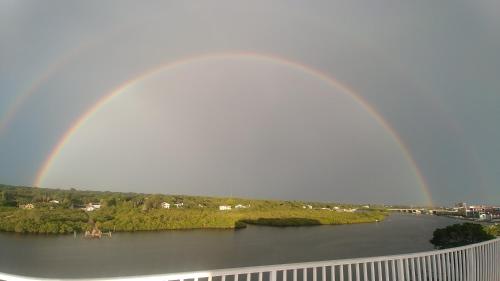 Bayshore Yatch Tennis Condo 2br 3 beds, Walking Distance to Beautiful Quite Beach thumb 2