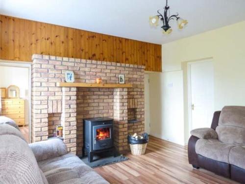 Elm Cottage Sleeps 6 with Private Garden in Knock