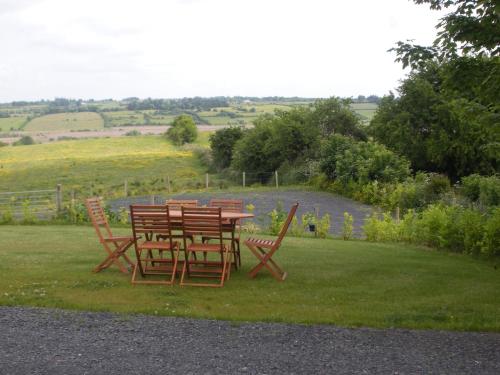 Kert, Elm Cottage Sleeps 6 with Private Garden in Knock