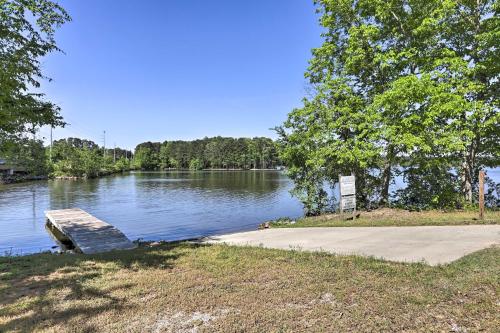 . Family-Friendly Home w/ Lake Oconee Access + Patio