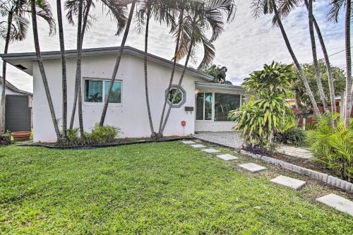 Chic Canalside Home 6 Mi to Fort Lauderdale!