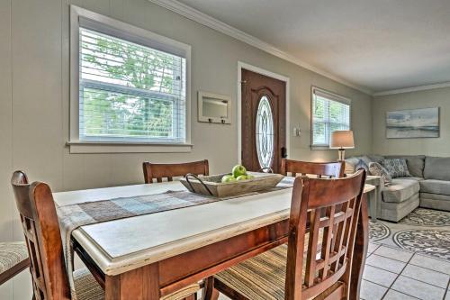 Ocean Springs Getaway - Walk to Beach and Downtown! in Ocean Springs, USA