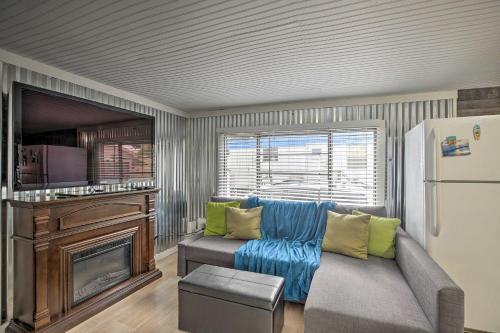 Cozy Coastal Home with Deck Less Than 1 Mi to Shore! - image 2