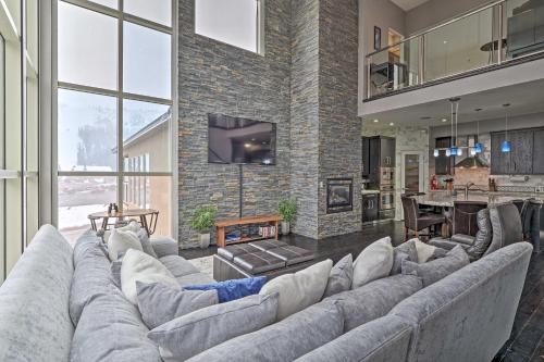 Luxe Brian Head Escape w/ Hot Tub & Mtn Views