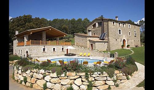 Villa in Santa Maria de Camos Sleeps 34 with Pool gîte à louer Mata