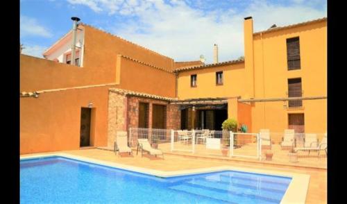 Villa in Cantallops Sleeps 6 with Pool and Air Con gîte à louer Sant Sadurní d'Anoia