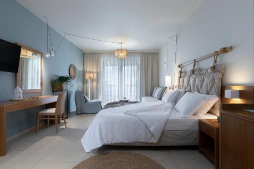 Double or twin room, partial sea view