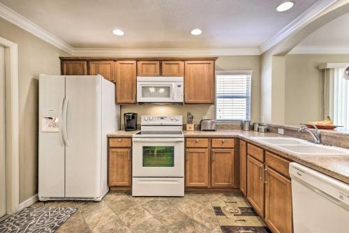 Sunny Courtyard Villa with Patio Golf and Dine! in The Villages, USA