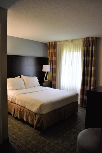 Staybridge Suites Cranbury - South Brunswick