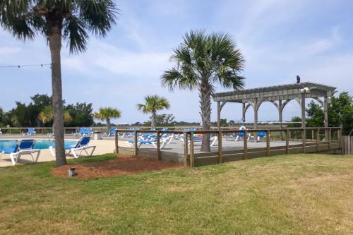 St Helena Island Condo - half Mi to Beach