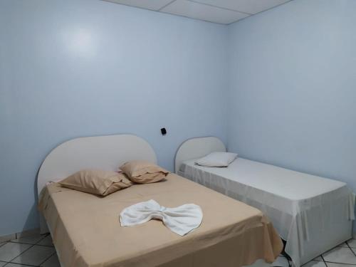 3 twin beds