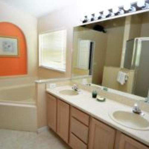 Professionally Managed Pool Home by Elite Vacation Homes - image 8