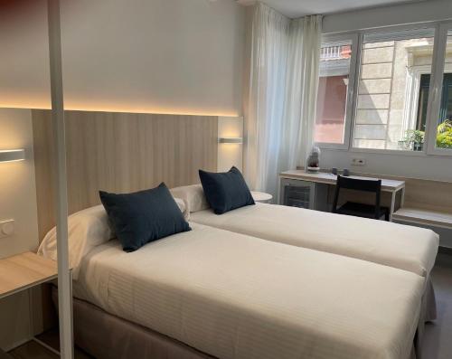 2 twin beds