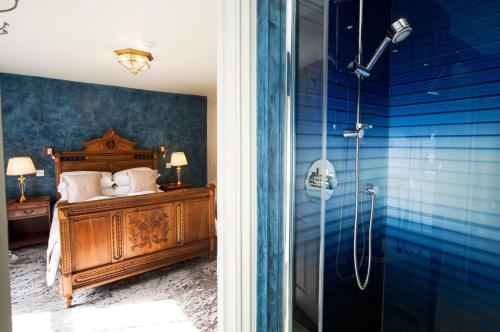 Deluxe Double Room with Shower