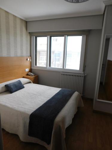  Hostal Crisol X Liste Station in A Coruña