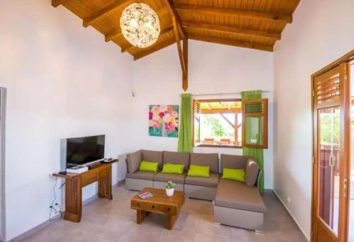 Maison d'une chambre avec piscine partagee jacuzzi et jardin clos a Anse Bertrand photo 2