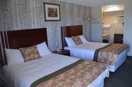 2 queen beds