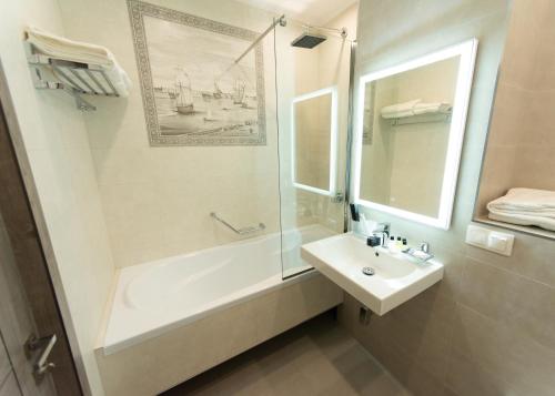 room detail thumbnail 2