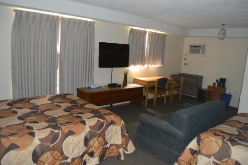 2 queen beds