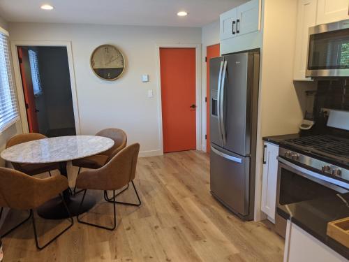 4411 Inn & Suites 4