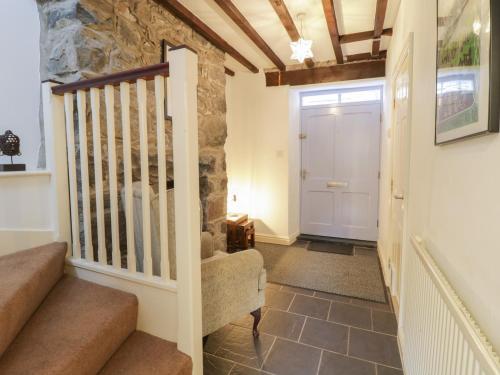 Bryn Meirion Bach - main image