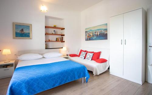 Apartments by the sea Duce, Omis - 8668