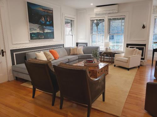 298238460 Sand Bar Cottage Inn