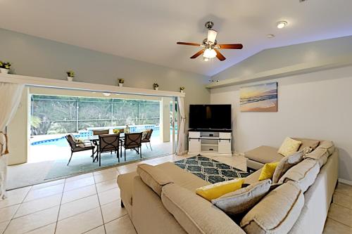 Luxury Retreat - Office Lanai Pool & Tiki Bar home - image 3