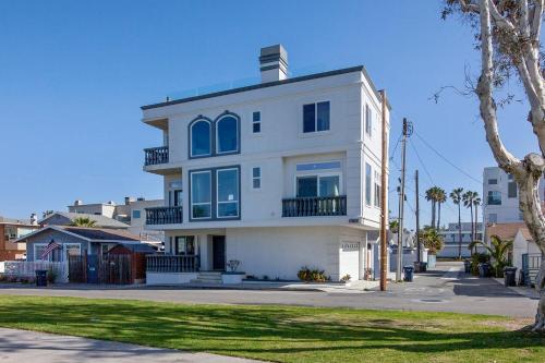 Sunset Beach Ohana Home Amazing Views & Location home - image 2