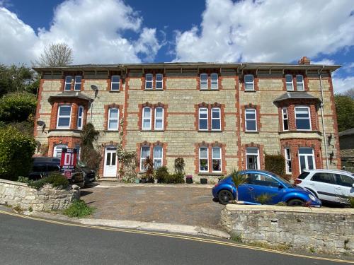 Clarendon View, Historic Apartment with Sea Views