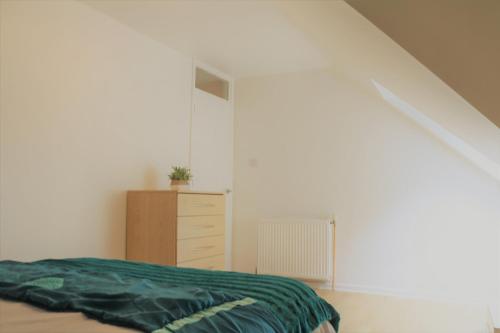 3 bedroom City Centre Apartment in Lauriston Place, Edinburgh (photo 7)