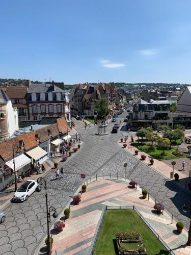 Duplex au cœur de Deauville avec vue imprenable et parking privé - Location saisonnière - Deauville